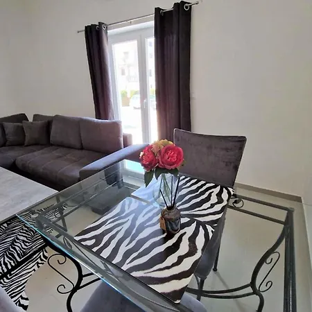 In 47128 شقة *