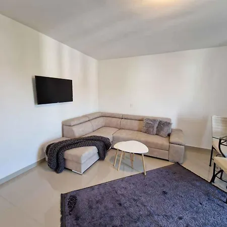 Apartment In 47128