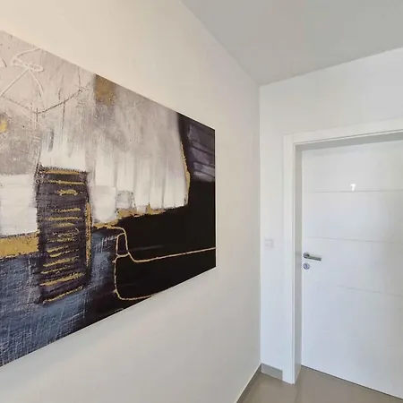 In 47128 Apartment