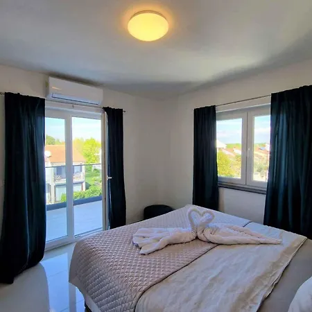 In 47128 Apartment