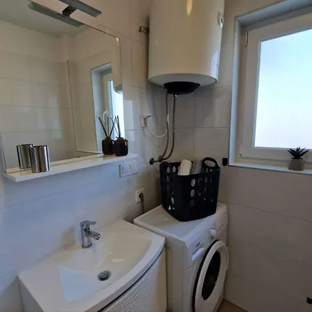 In 47128 Apartment *