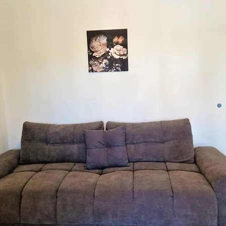 In 47128 Apartment *